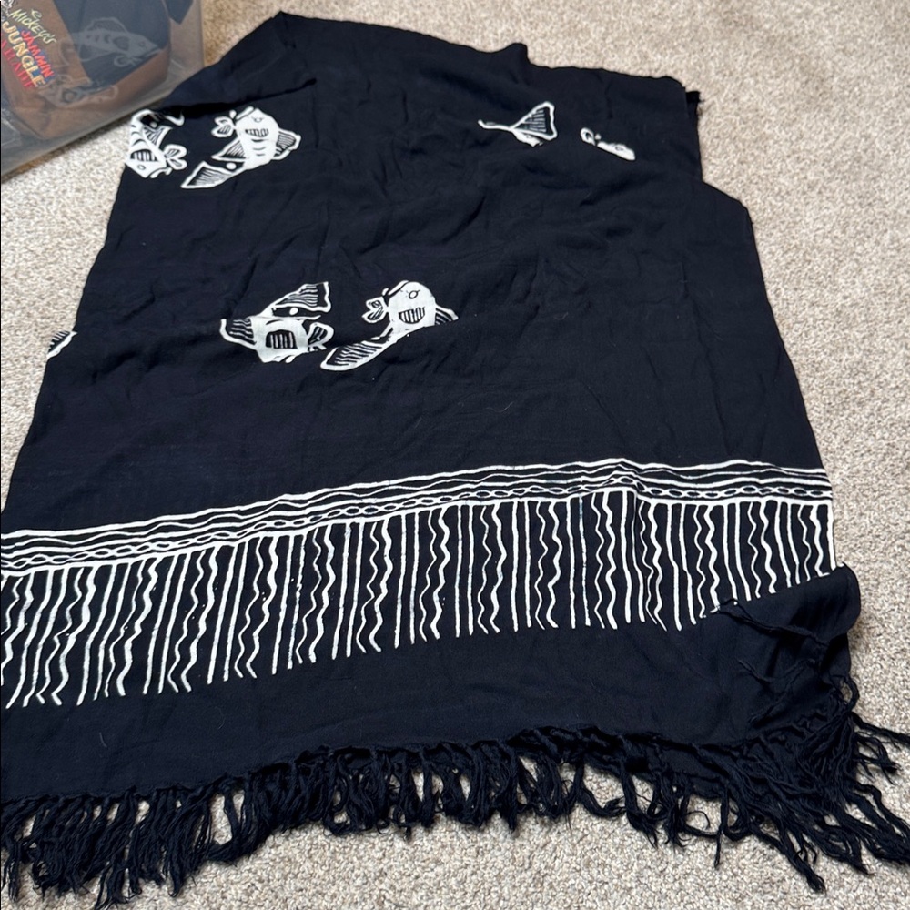 Sarong Beach Wrap Scarf Coverup w Fringe in Black & White - Picture 9 of 13